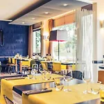 Mercure Batignolles - & 4*