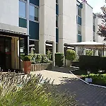 Mercure Batignolles - & מלון