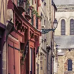 Hotel Mercure Batignolles - & 4*