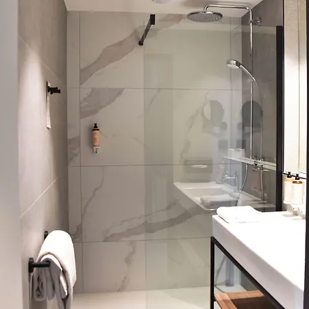 מלון Mercure Batignolles - & 4*