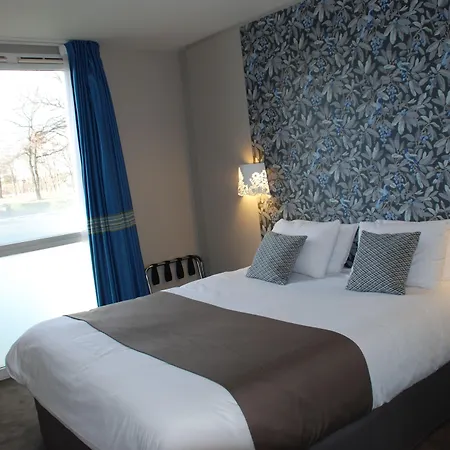 Hotel Mercure Batignolles - & 4*