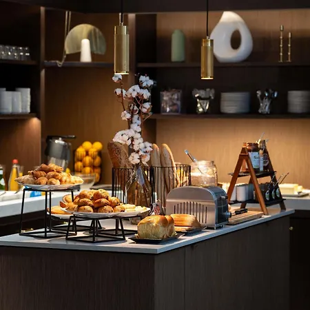 Mercure Batignolles - & 4*