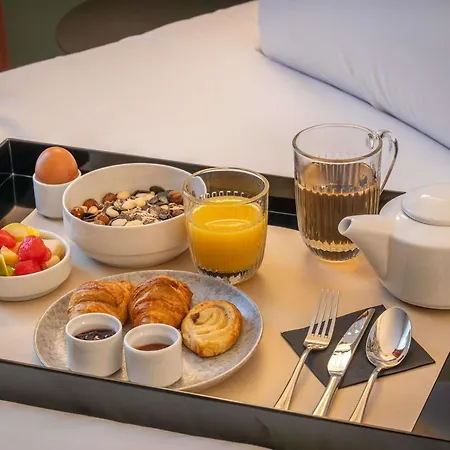 Отель Mercure Batignolles - & Ле-Ман