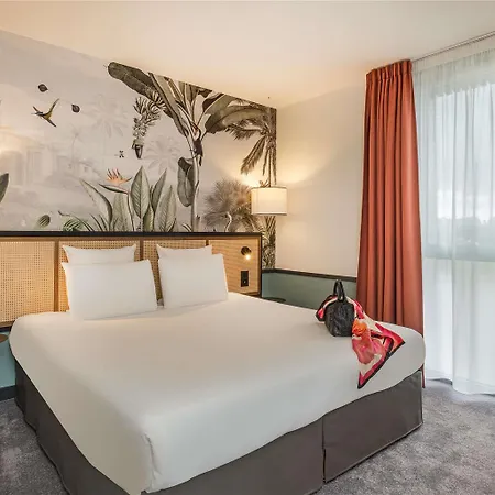 Mercure Batignolles - &