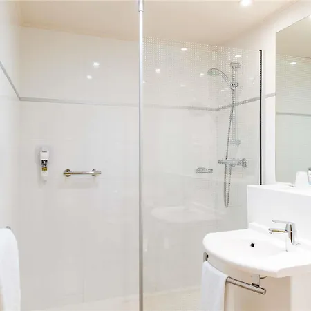 Mercure Batignolles - & 4*