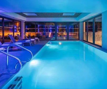 Отель Mercure Batignolles - & 4*