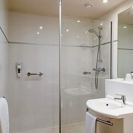 ホテル Mercure Batignolles - & 4*