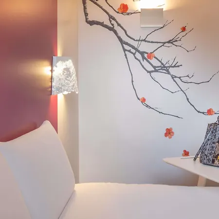 Mercure Batignolles - &
