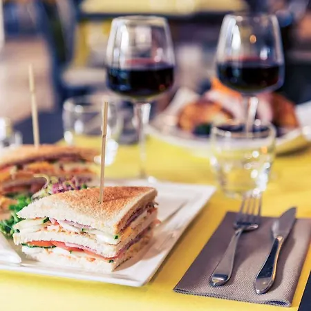 Hotel Mercure Batignolles - &