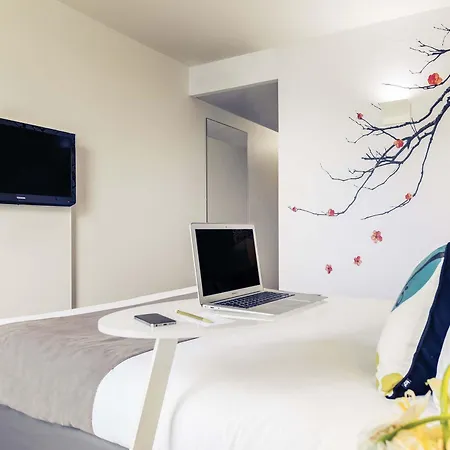 Отель Mercure Batignolles - & Ле-Ман