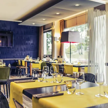 Отель Mercure Batignolles - & 4*