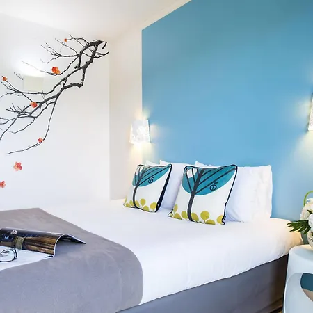 Отель Mercure Batignolles - & 4*