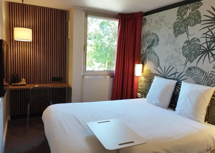 Mercure Batignolles - & 4* 르망