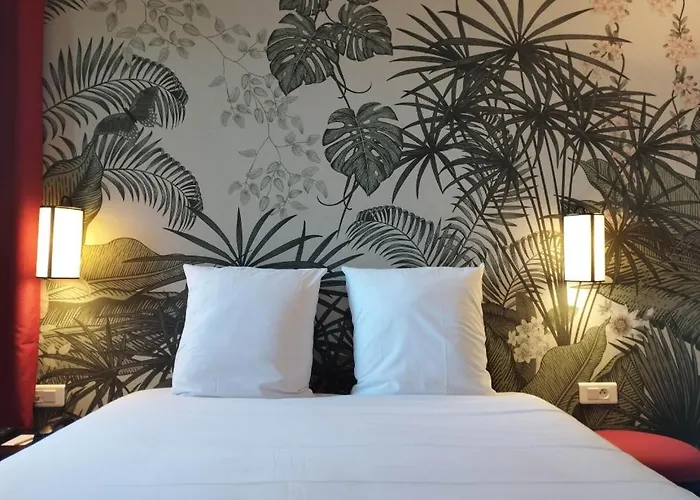 Hotel Mercure Batignolles - & 4*