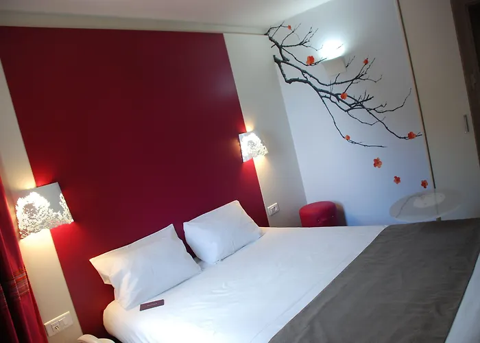 Hotel Mercure Batignolles - & 4*