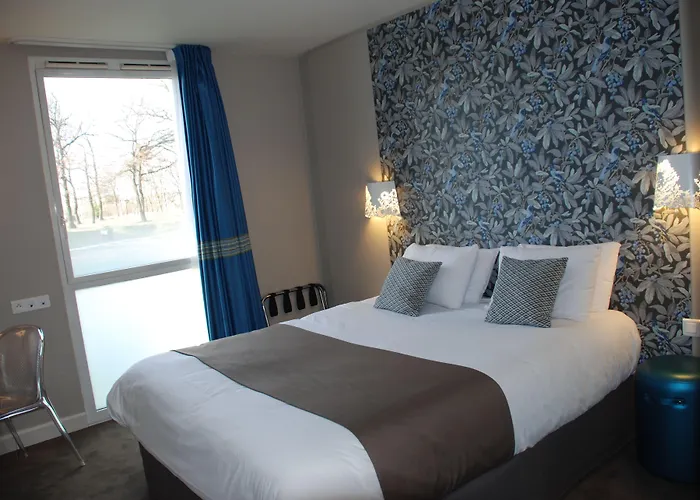 Hotel Mercure Batignolles - & 4*