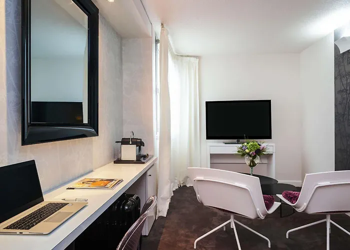 호텔 Mercure Batignolles - & 4*