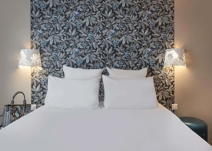 Mercure Batignolles - & 4*