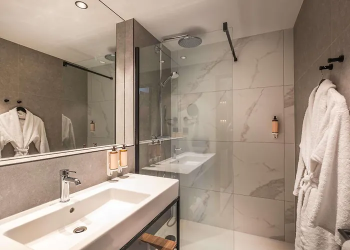 Mercure Batignolles - & Hotel 4*