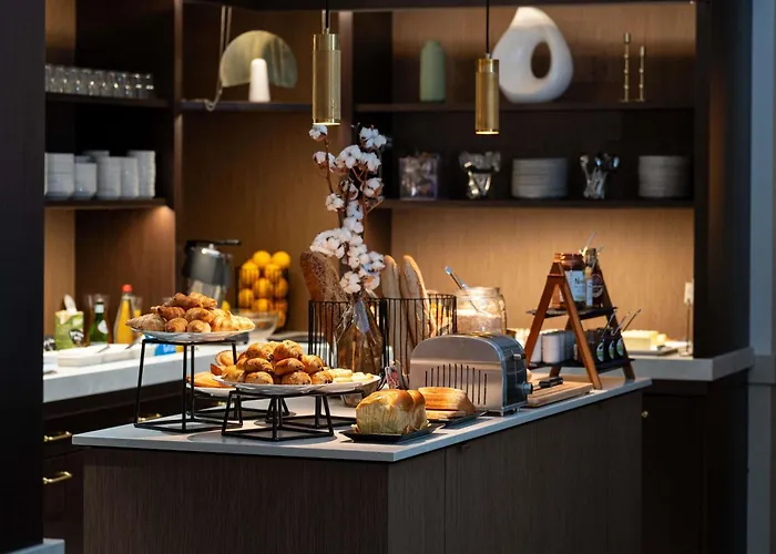 Mercure Batignolles - & 4*