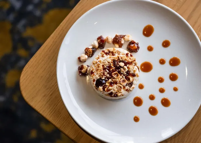 호텔 Mercure Batignolles - & 르망