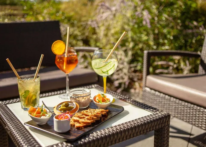 Mercure Batignolles - & 4*