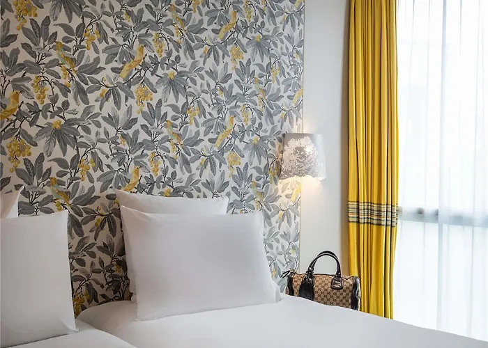 Hotel Mercure Batignolles - & 4*