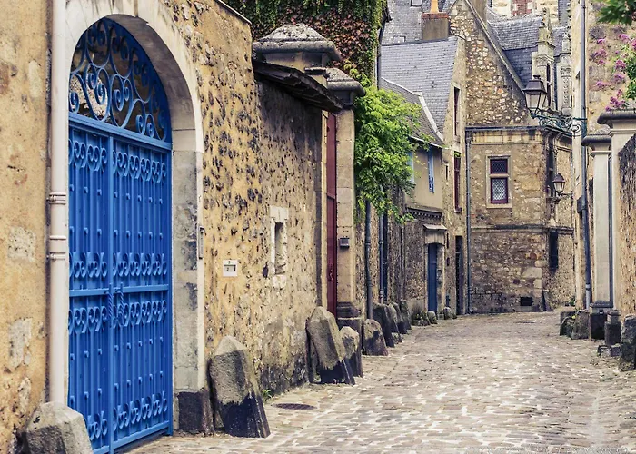 Hotel Mercure Batignolles - & 4*